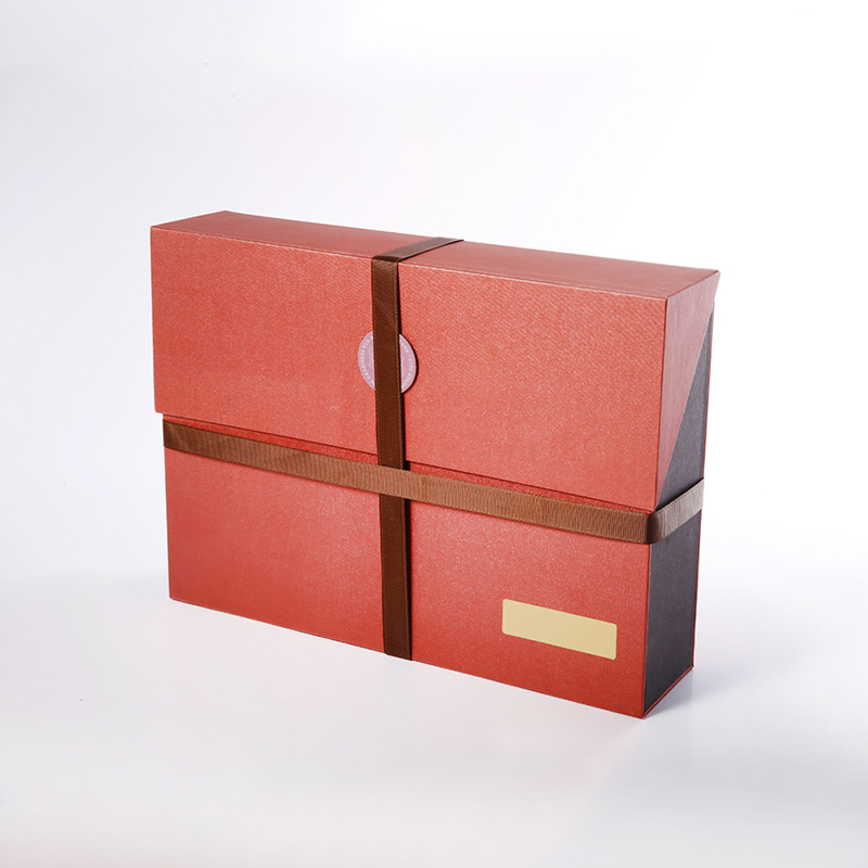 Mukautettu tyylikäs ylellinenneliö punainen magneettinen paperi kaksikerroksinen avoin lahjapakkaus laatikotnauhalla